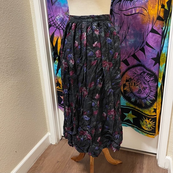 🌈 Vintage lovely rose skirt - Picture 3 of 11